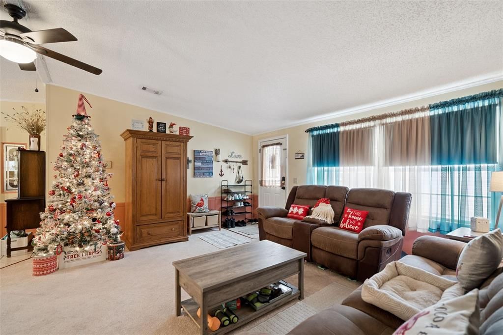 For Sale: $208,900 (3 beds, 2 baths, 1568 Square Feet)