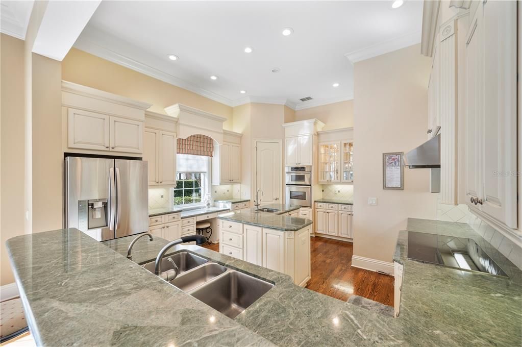 For Sale: $1,095,000 (3 beds, 2 baths, 2912 Square Feet)