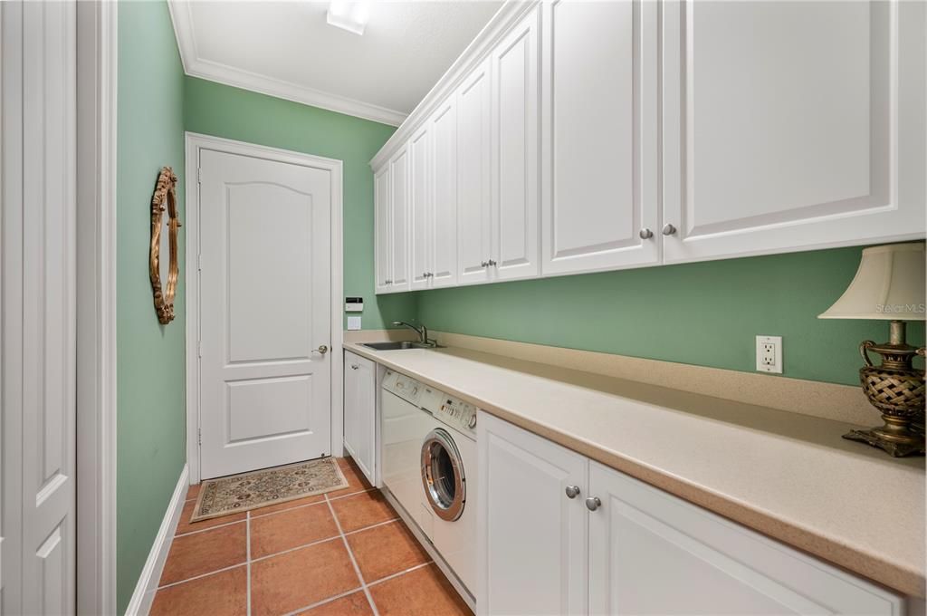 For Sale: $1,095,000 (3 beds, 2 baths, 2912 Square Feet)