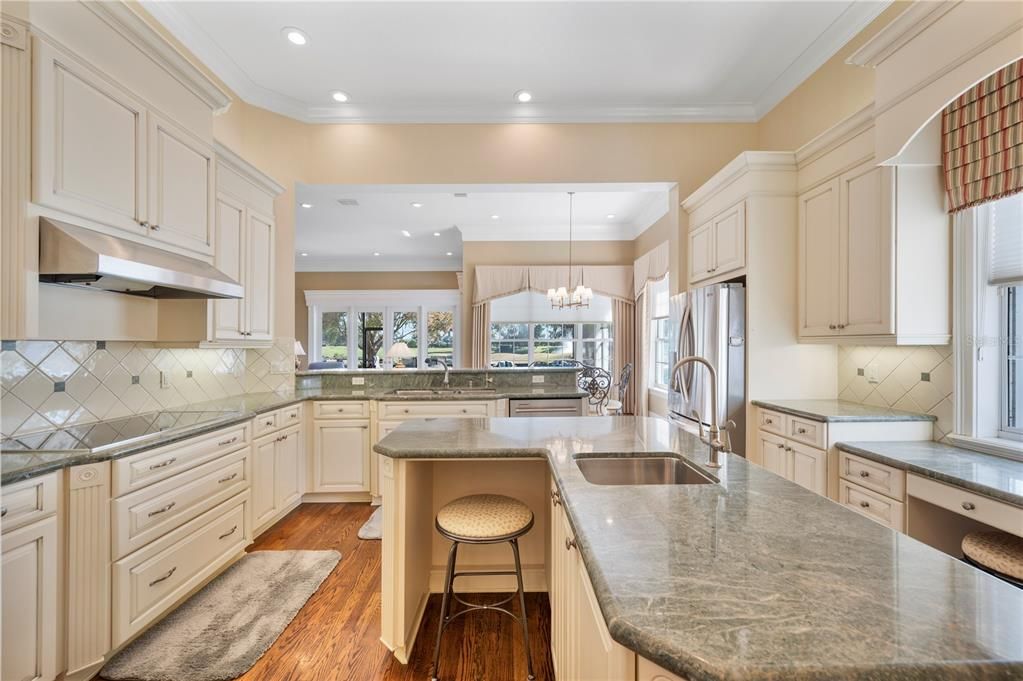 For Sale: $1,095,000 (3 beds, 2 baths, 2912 Square Feet)