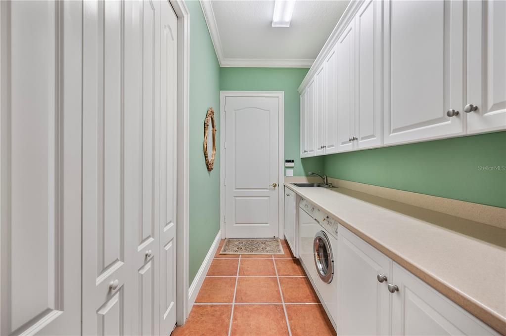 For Sale: $1,095,000 (3 beds, 2 baths, 2912 Square Feet)