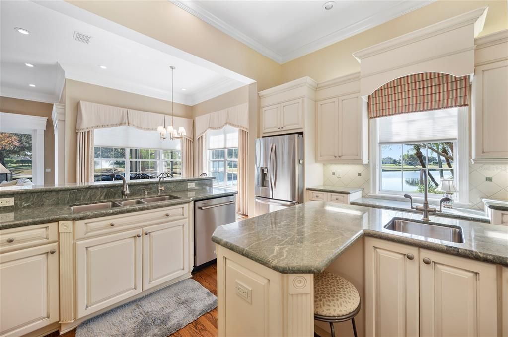 For Sale: $1,095,000 (3 beds, 2 baths, 2912 Square Feet)