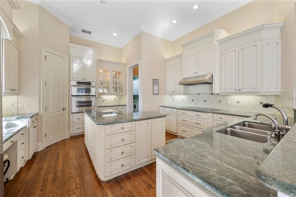 For Sale: $1,095,000 (3 beds, 2 baths, 2912 Square Feet)