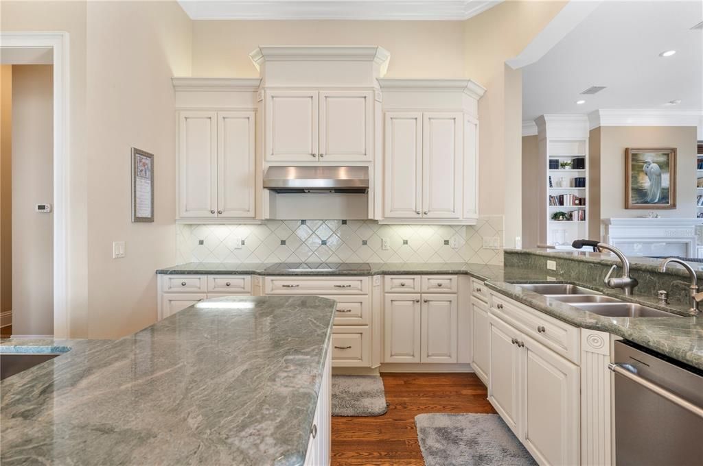 For Sale: $1,095,000 (3 beds, 2 baths, 2912 Square Feet)