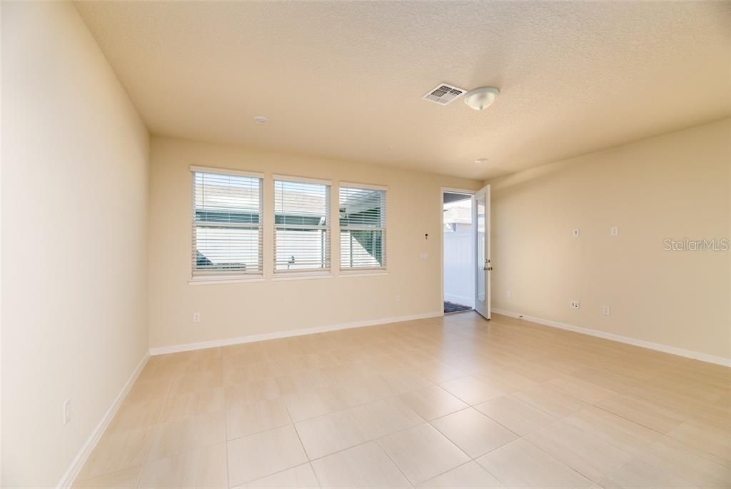 В аренду: $2,850 (4 спален, 3 ванн, 1675 Квадратных фут)