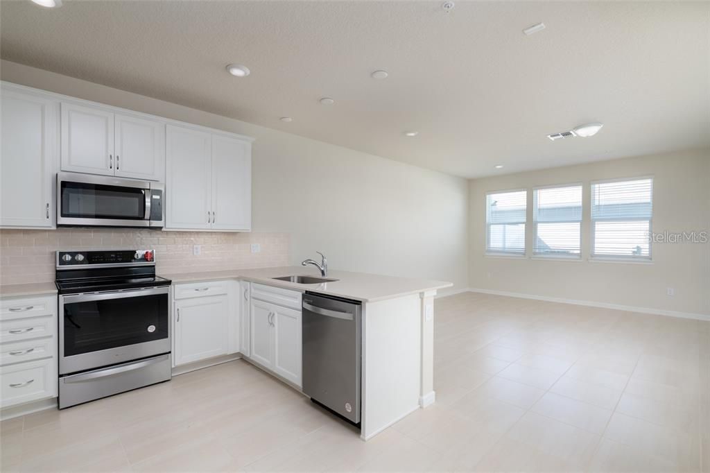 В аренду: $2,850 (4 спален, 3 ванн, 1675 Квадратных фут)