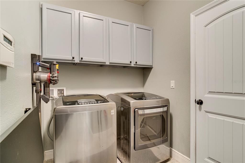 For Sale: $825,000 (4 beds, 2 baths, 2499 Square Feet)