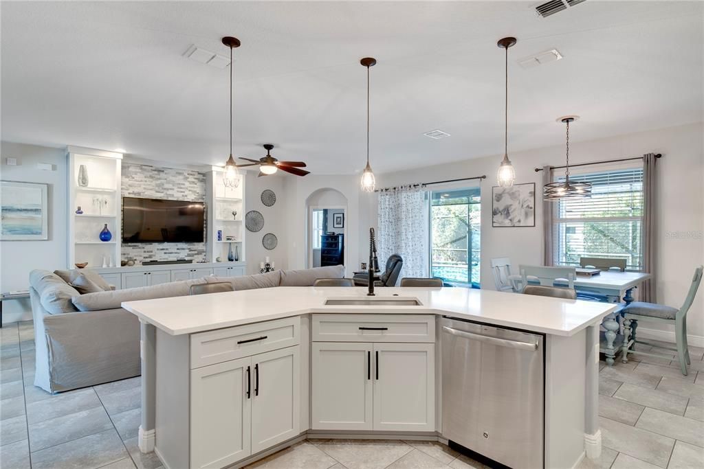 For Sale: $825,000 (4 beds, 2 baths, 2499 Square Feet)