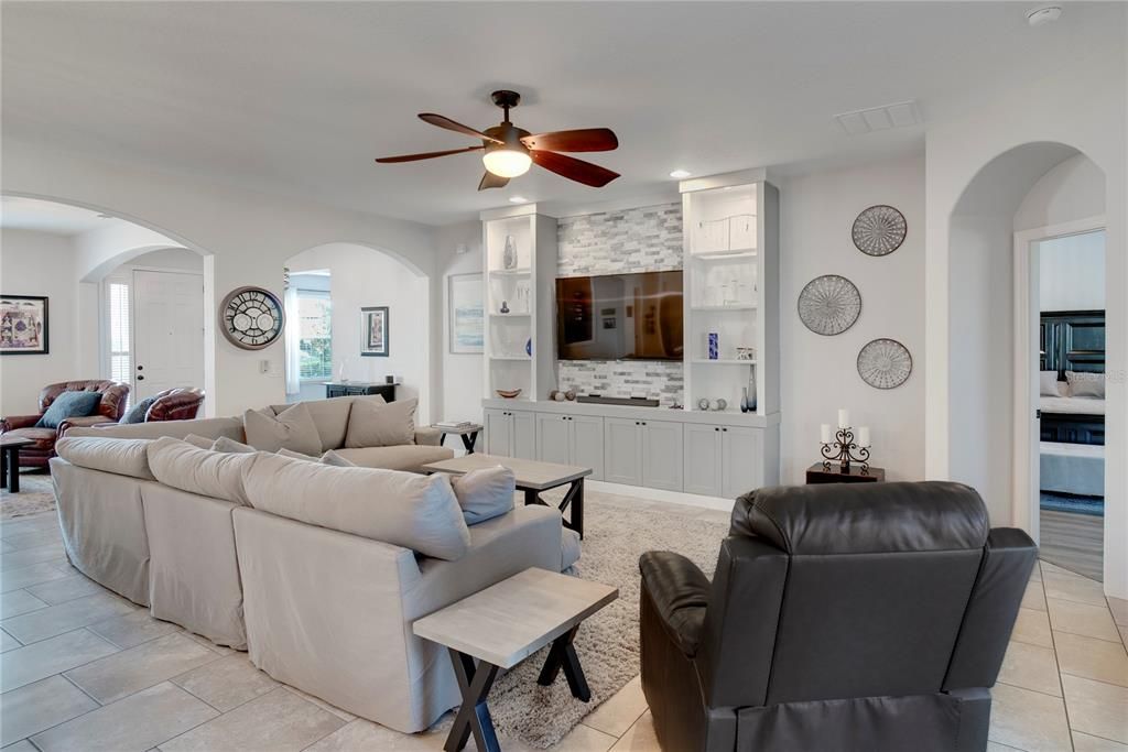 For Sale: $825,000 (4 beds, 2 baths, 2499 Square Feet)