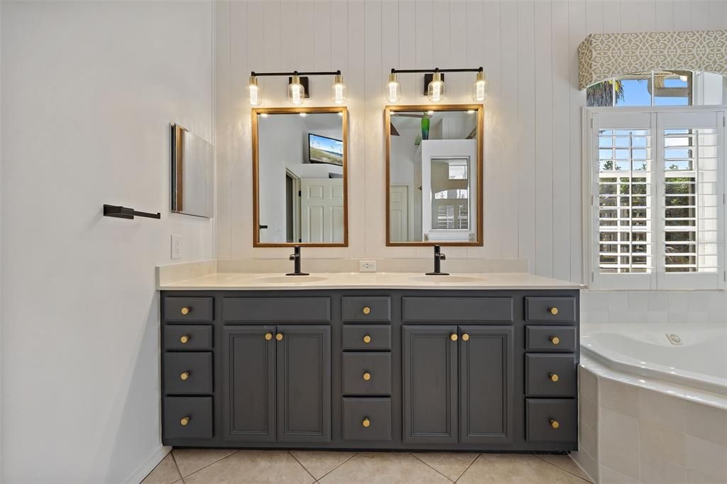 For Sale: $779,000 (3 beds, 2 baths, 2395 Square Feet)