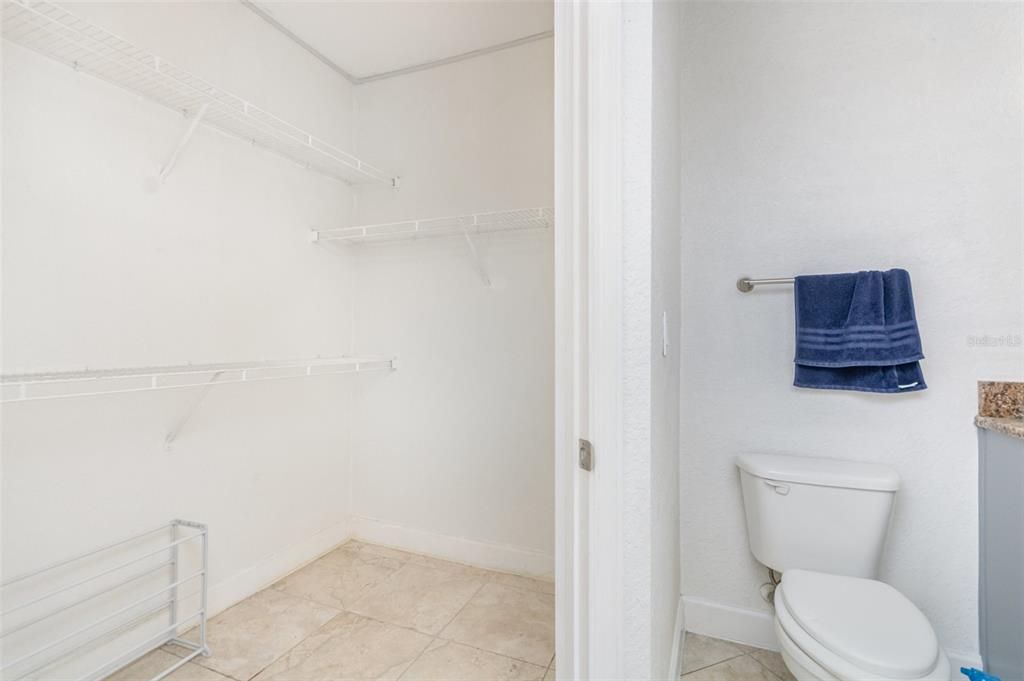 For Sale: $170,000 (1 beds, 1 baths, 739 Square Feet)