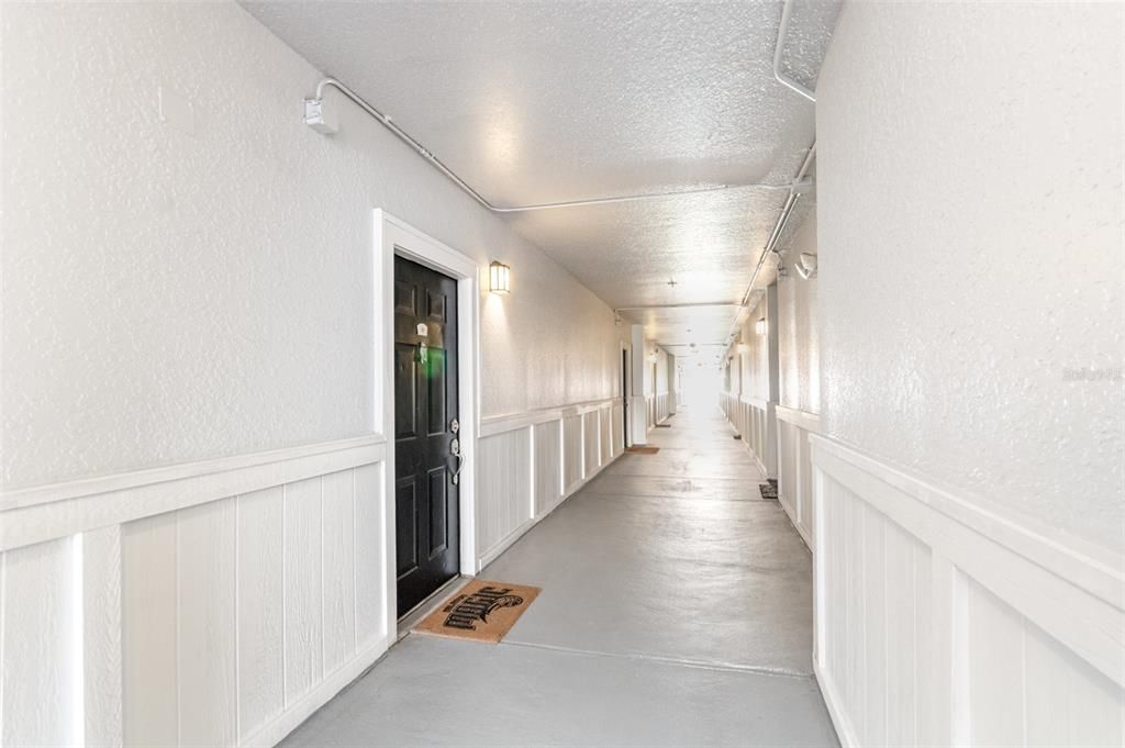 For Sale: $170,000 (1 beds, 1 baths, 739 Square Feet)