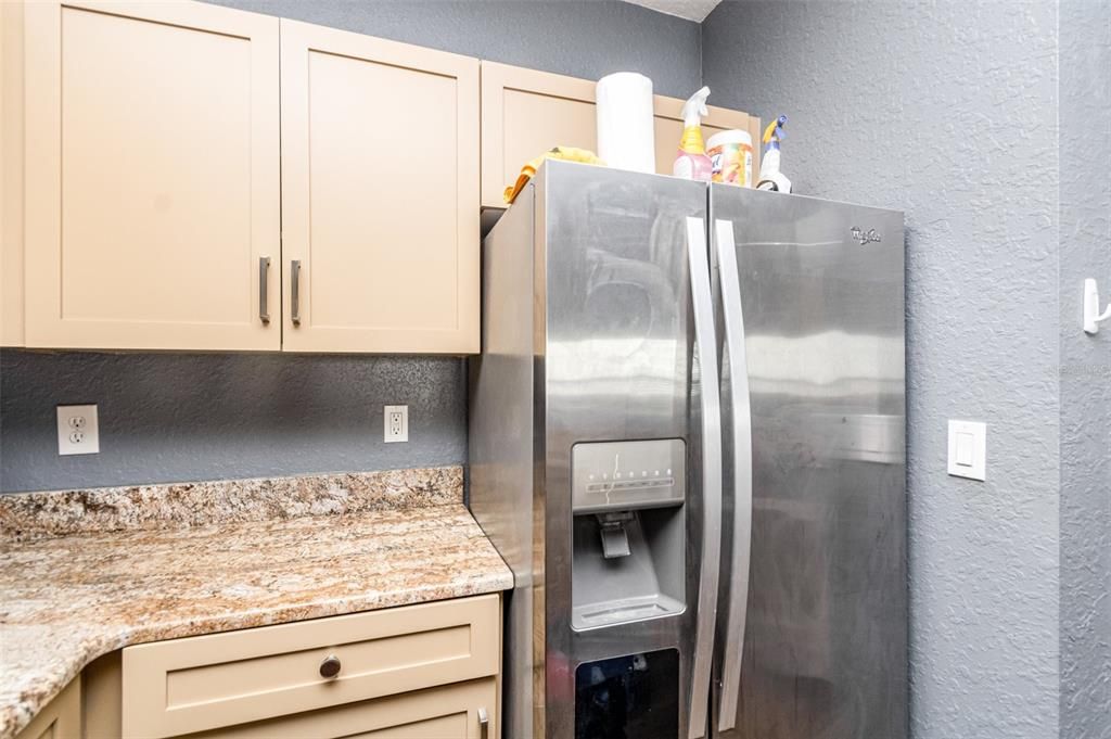 For Sale: $170,000 (1 beds, 1 baths, 739 Square Feet)