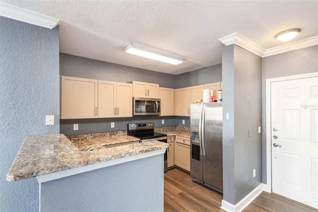 For Sale: $170,000 (1 beds, 1 baths, 739 Square Feet)