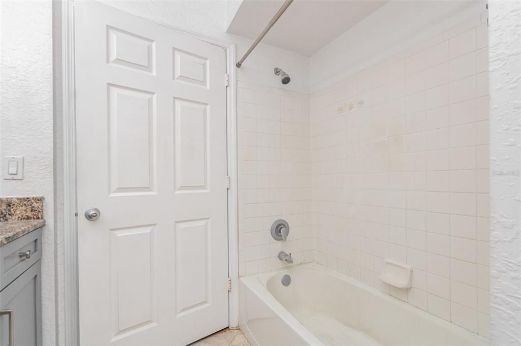 For Sale: $170,000 (1 beds, 1 baths, 739 Square Feet)