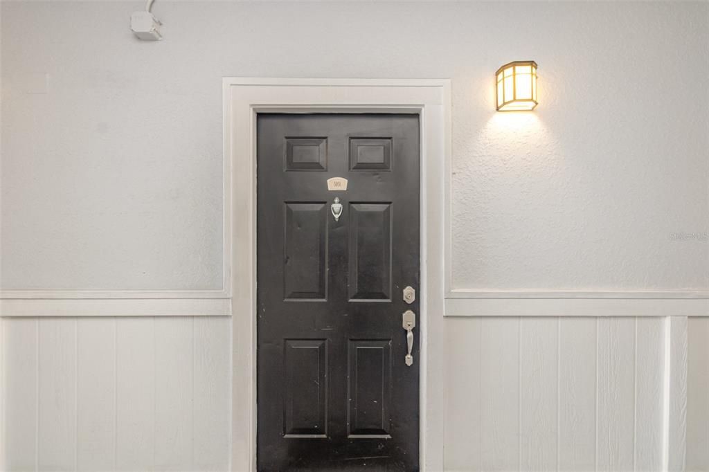 For Sale: $170,000 (1 beds, 1 baths, 739 Square Feet)