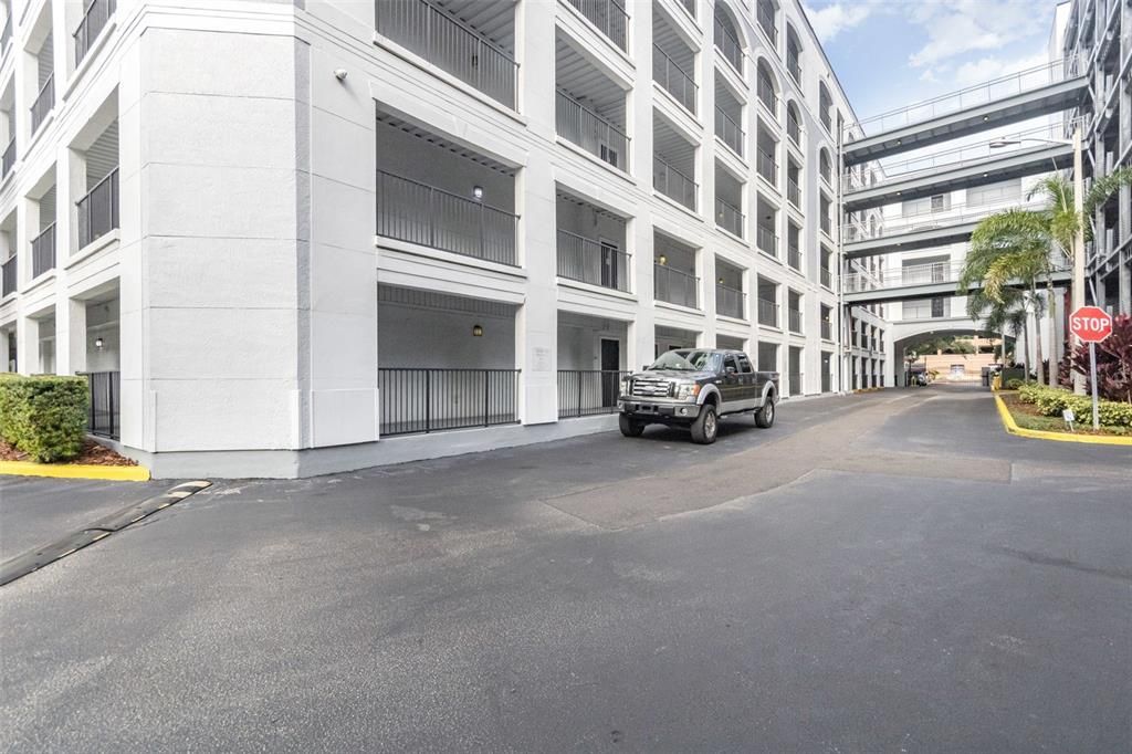 For Sale: $170,000 (1 beds, 1 baths, 739 Square Feet)