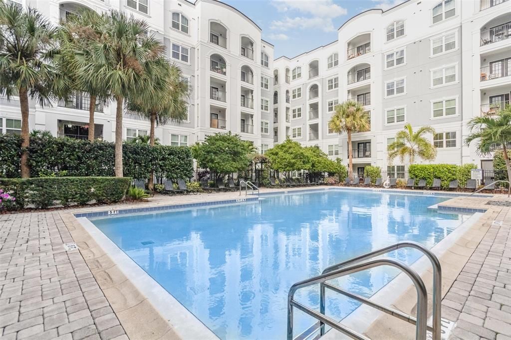 For Sale: $170,000 (1 beds, 1 baths, 739 Square Feet)