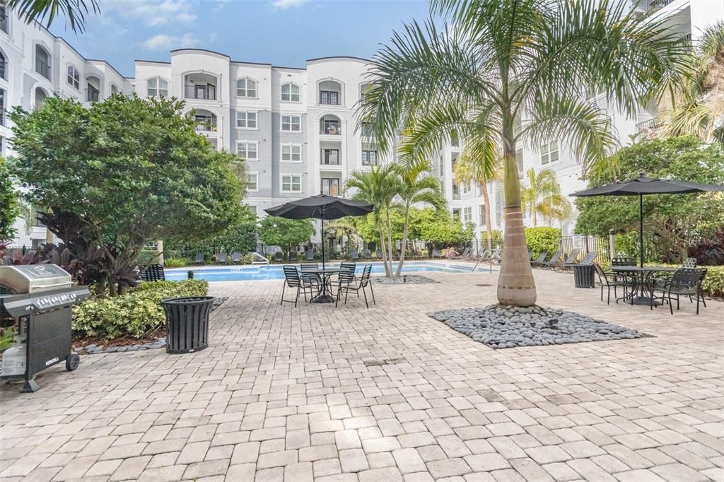 For Sale: $170,000 (1 beds, 1 baths, 739 Square Feet)