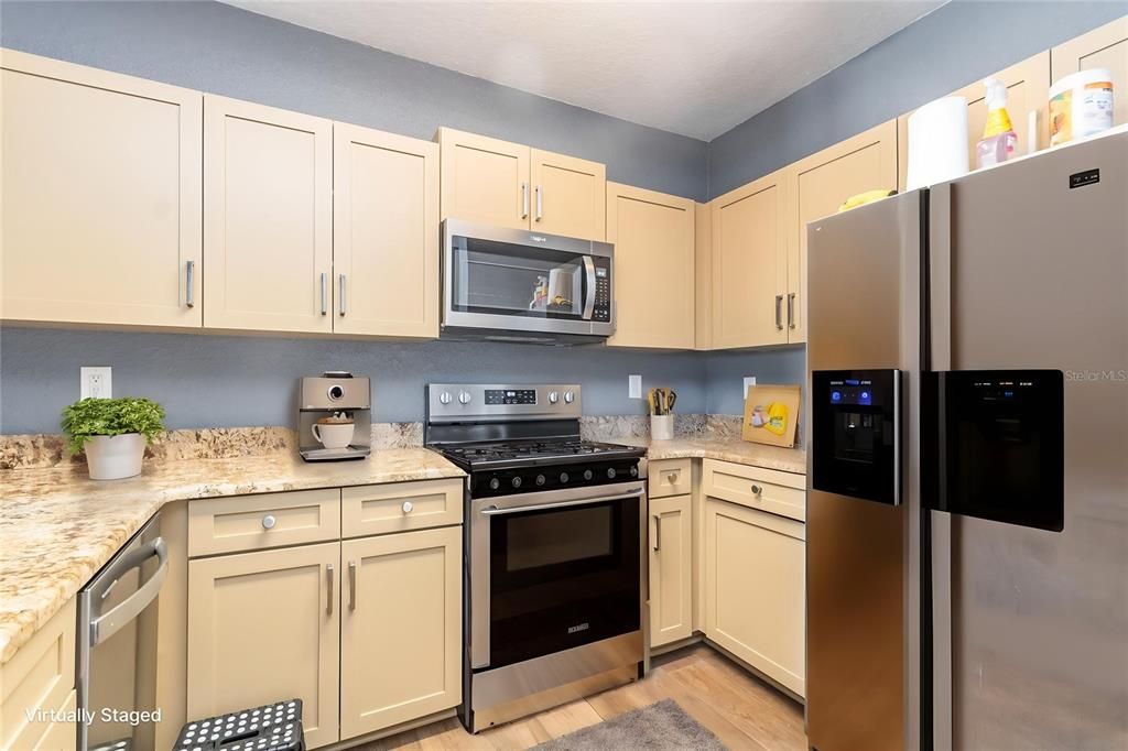 For Sale: $170,000 (1 beds, 1 baths, 739 Square Feet)