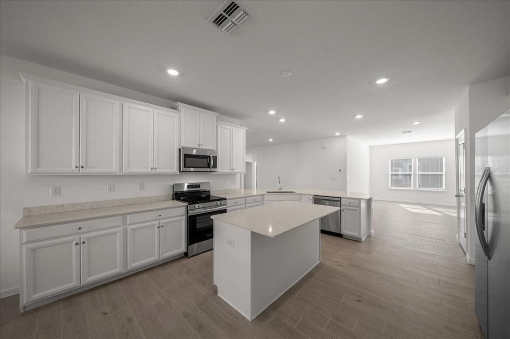 待售: $350,000 (4 贝兹, 3 浴室, 2292 平方英尺)