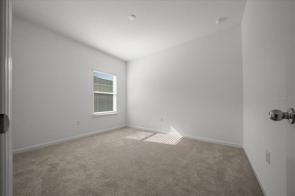 待售: $350,000 (4 贝兹, 3 浴室, 2292 平方英尺)