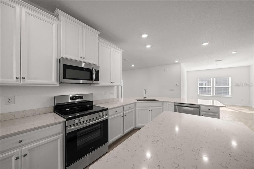 待售: $350,000 (4 贝兹, 3 浴室, 2292 平方英尺)