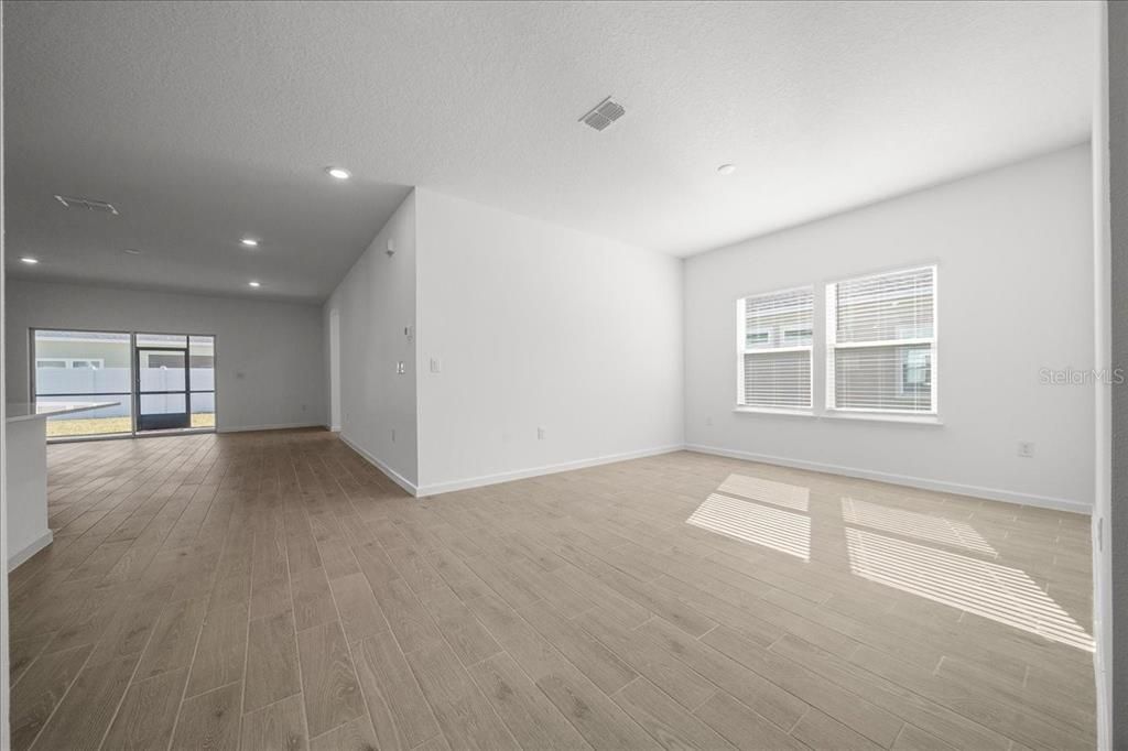 待售: $350,000 (4 贝兹, 3 浴室, 2292 平方英尺)