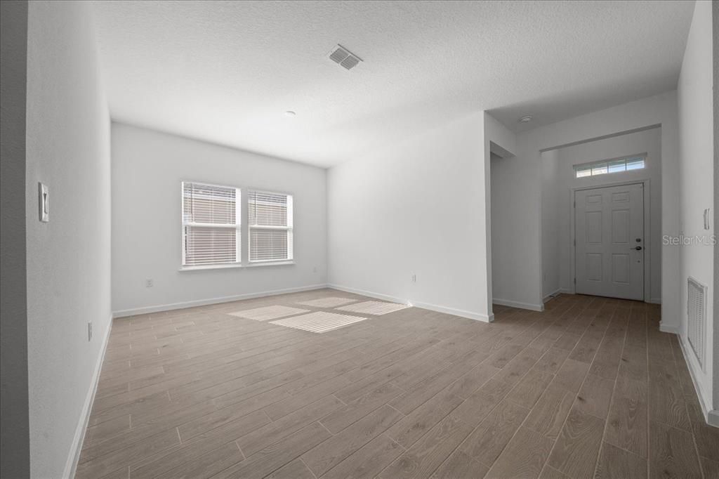 待售: $350,000 (4 贝兹, 3 浴室, 2292 平方英尺)