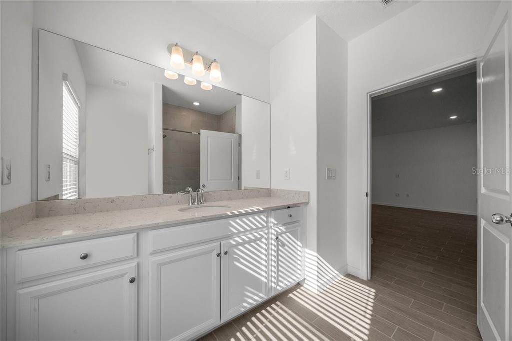 待售: $350,000 (4 贝兹, 3 浴室, 2292 平方英尺)