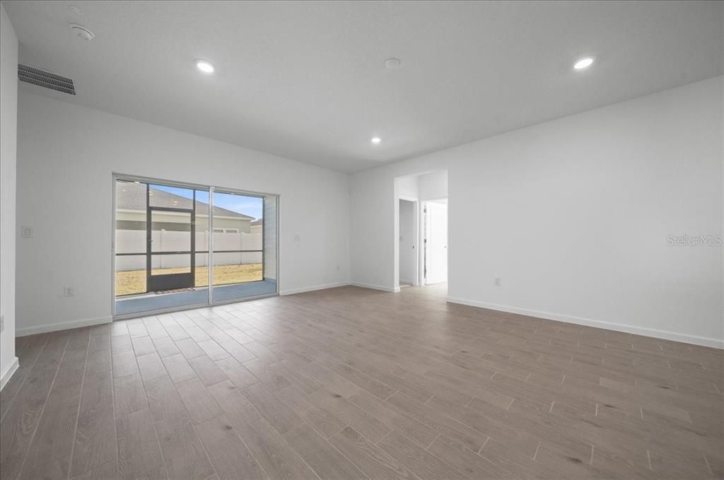 待售: $350,000 (4 贝兹, 3 浴室, 2292 平方英尺)