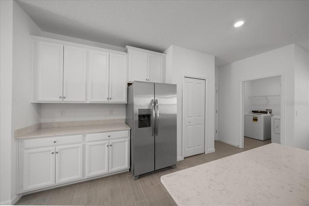 待售: $350,000 (4 贝兹, 3 浴室, 2292 平方英尺)