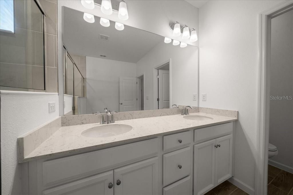 待售: $350,000 (4 贝兹, 3 浴室, 2292 平方英尺)