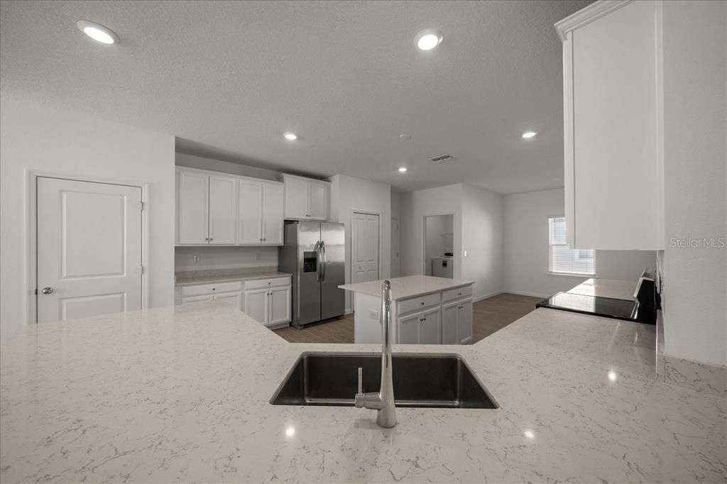 待售: $350,000 (4 贝兹, 3 浴室, 2292 平方英尺)