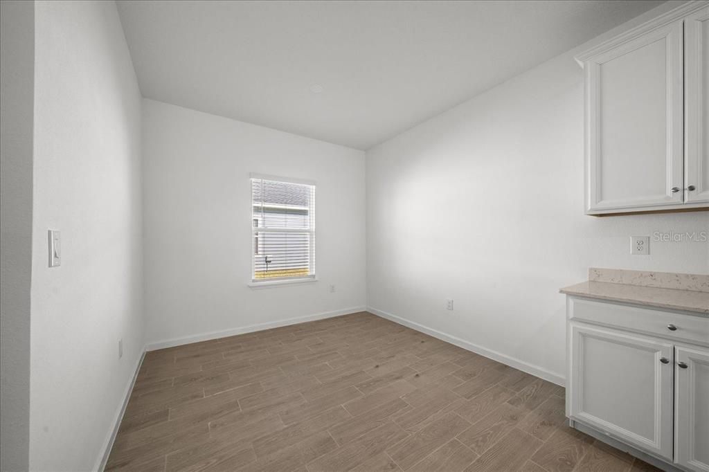 待售: $350,000 (4 贝兹, 3 浴室, 2292 平方英尺)