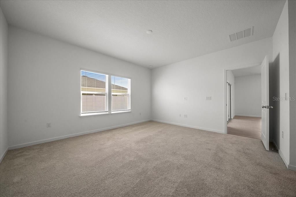 待售: $350,000 (4 贝兹, 3 浴室, 2292 平方英尺)