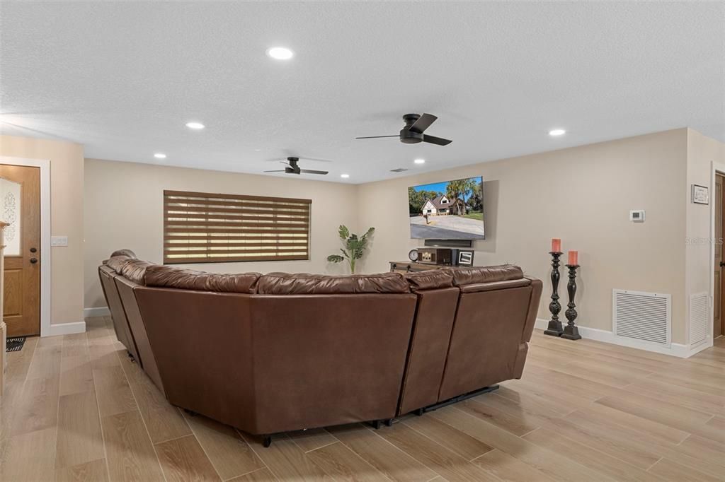 待售: $899,000 (3 贝兹, 2 浴室, 2236 平方英尺)