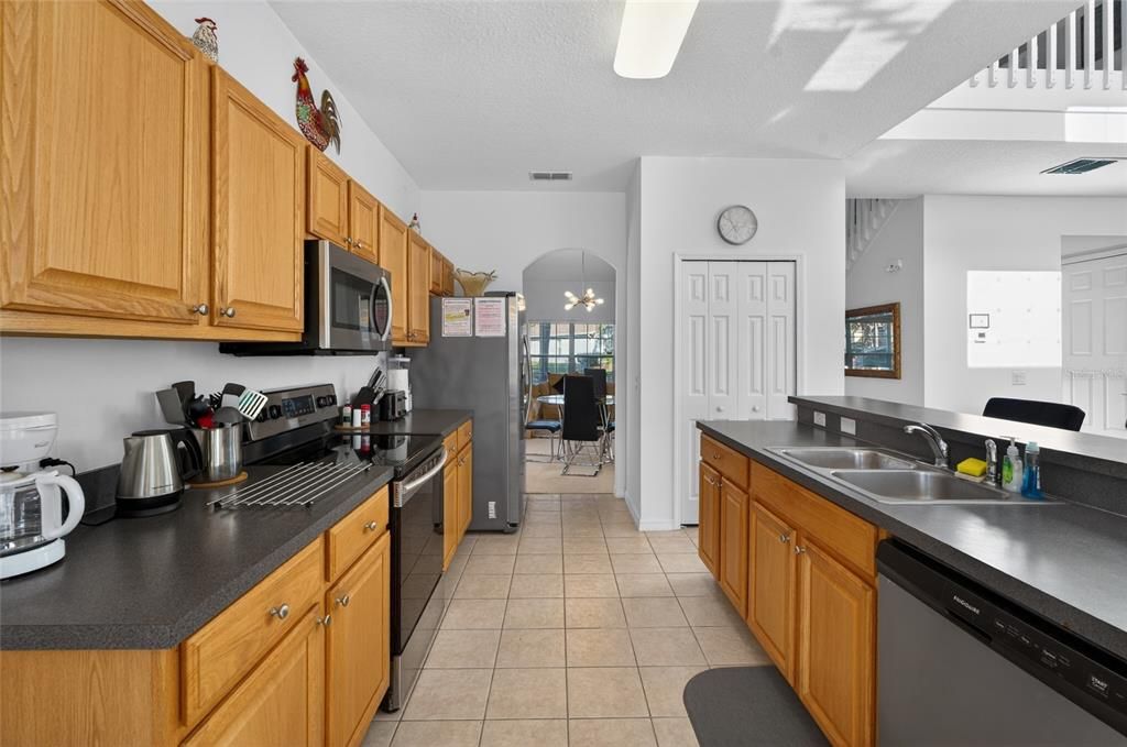 For Sale: $479,000 (5 beds, 3 baths, 2491 Square Feet)