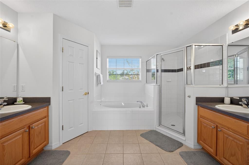 For Sale: $479,000 (5 beds, 3 baths, 2491 Square Feet)