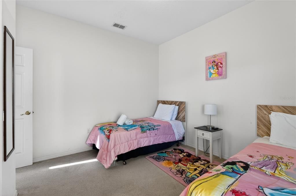 For Sale: $479,000 (5 beds, 3 baths, 2491 Square Feet)