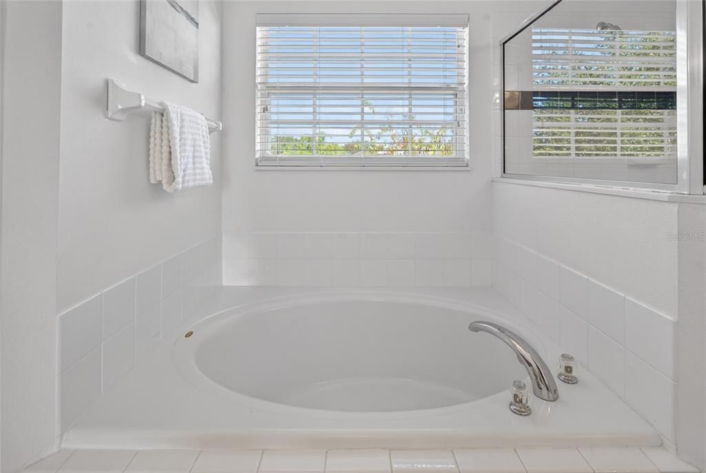 For Sale: $479,000 (5 beds, 3 baths, 2491 Square Feet)