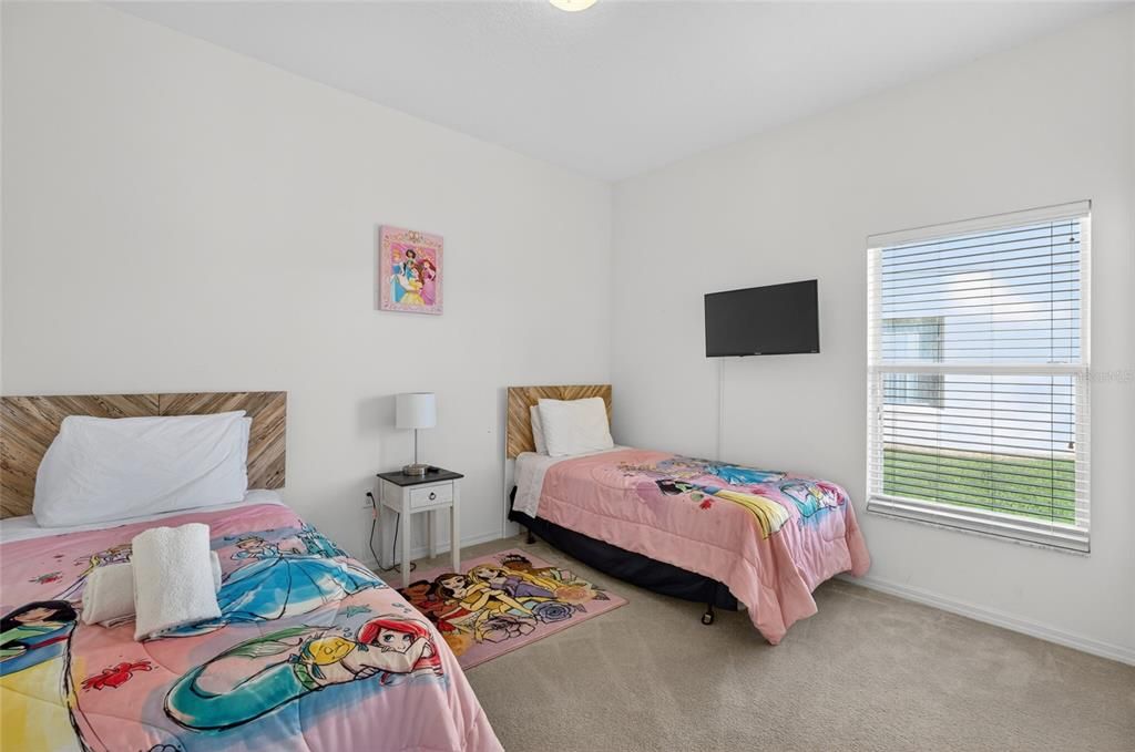 For Sale: $479,000 (5 beds, 3 baths, 2491 Square Feet)