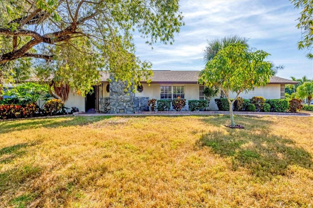 For Sale: $665,000 (2 beds, 2 baths, 1484 Square Feet)