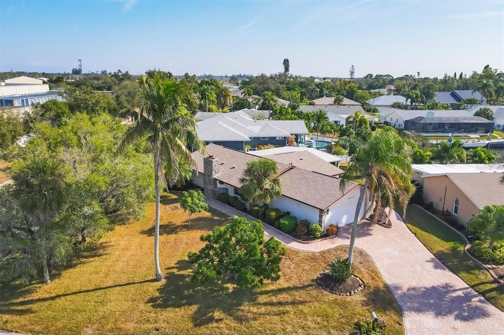 For Sale: $665,000 (2 beds, 2 baths, 1484 Square Feet)