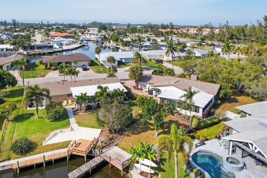 For Sale: $665,000 (2 beds, 2 baths, 1484 Square Feet)