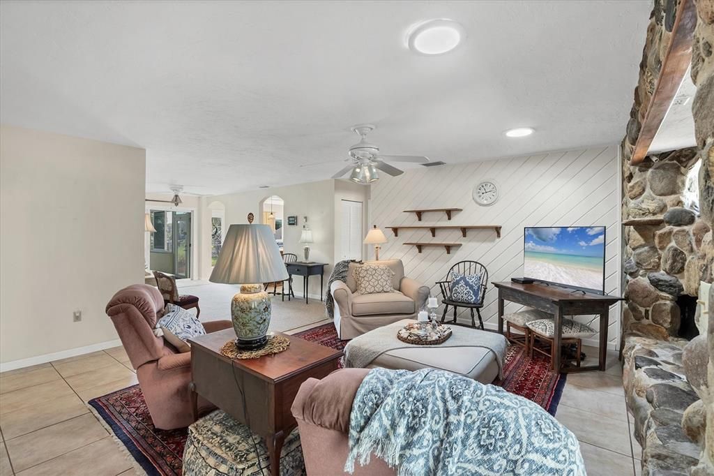 For Sale: $665,000 (2 beds, 2 baths, 1484 Square Feet)