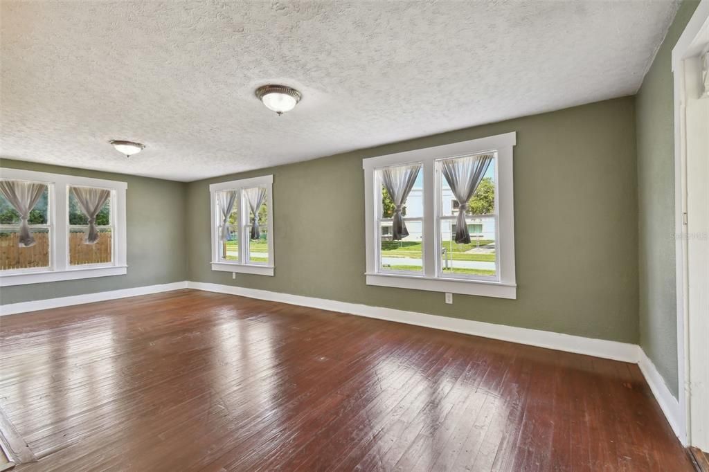 В аренду: $3,200 (3 спален, 2 ванн, 2503 Квадратных фут)