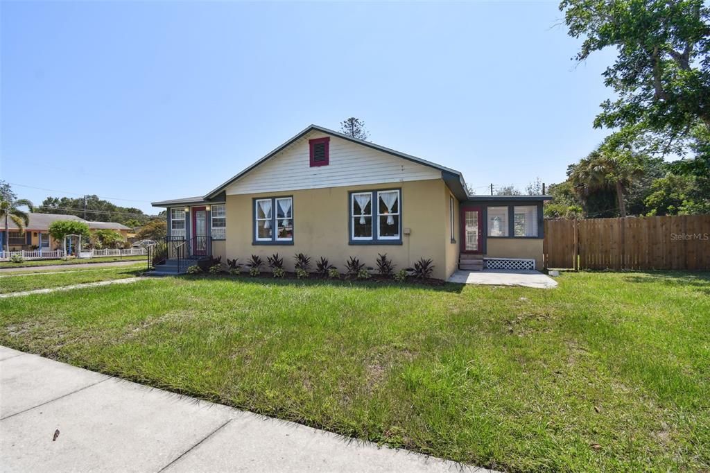 В аренду: $3,200 (3 спален, 2 ванн, 2503 Квадратных фут)