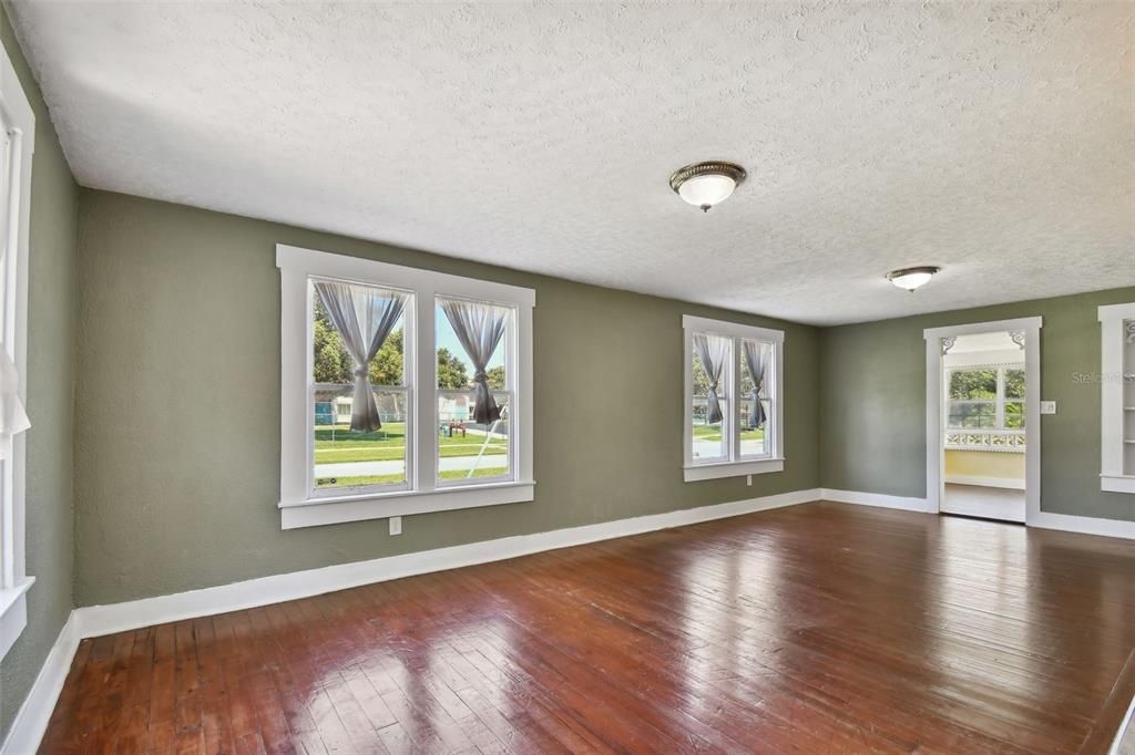 В аренду: $3,200 (3 спален, 2 ванн, 2503 Квадратных фут)