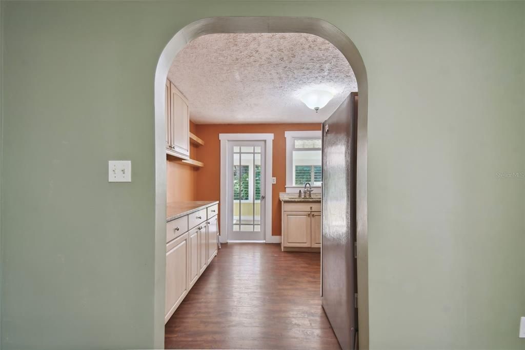 В аренду: $3,200 (3 спален, 2 ванн, 2503 Квадратных фут)